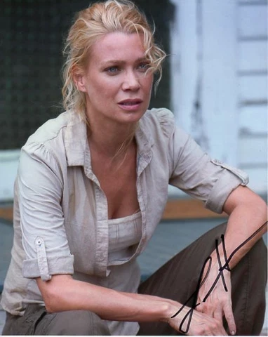 Television Autograph: LAURIE HOLDEN (The Walking Dead) Signed Photo Cover