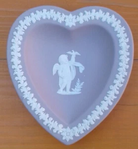 WEDGWOOD LILAC JASPERWARE HEART SHAPED TRINKET DISH. - Picture 1 of 7