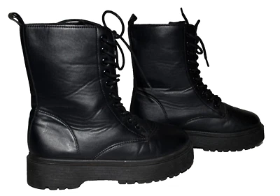 Botas de moda Wild Diva Lounge negras de cuero sintético estilo combate para mujer talla 7,5 M Foto 1 de 4