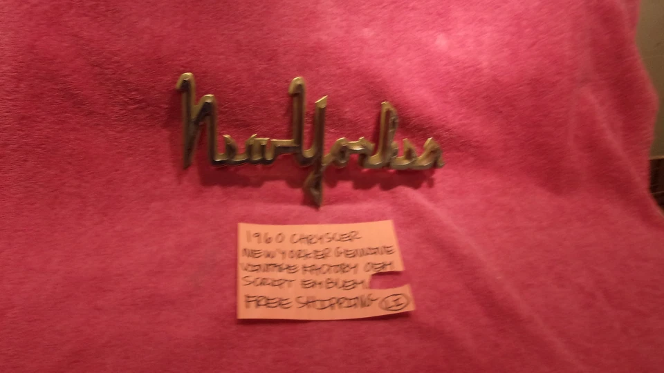 Chrysler New Yorker Mopar 1960 fábrica fabricante original emblema de un guardabarros envío gratuito Foto 1 de 4