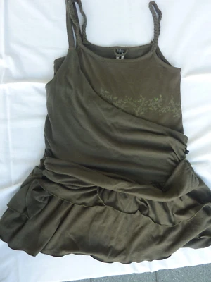 skunkfunk Top Sommer Shirt Trägershirt dunkelgrün Volants Asymetrisch Gr. M - Bild 1 von 3