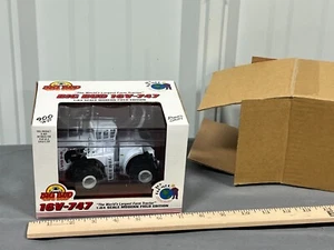 Big Bud 16V-747 Tractor 4WD Duals Modern Field Edition DCP 1:64 Toy Farmer NIB - Picture 1 of 5