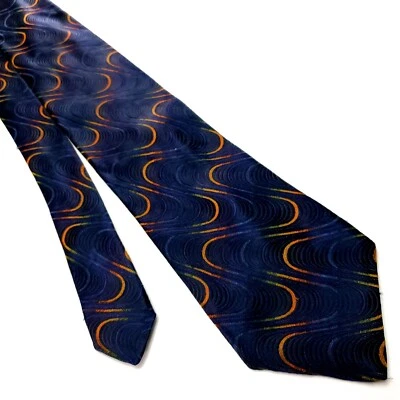 Gravata de seda azul escura Barney's New York tecido longo gráfico novidade - Imagem 1 de 4