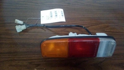 Luz trasera derecha pasajero 72-78 TOYOTA PICKUP 8328263 Foto 1 de 4