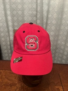 BRANDNEU rot North Carolina NC State Wolfpack verstellbarer Riemen Kappe Mütze - Bild 1 von 4