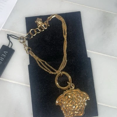 ¡Nuevo Brazalete Versace Cabeza de Medusa Tono Dorado Multicadena! Ajustable  Foto 1 de 4