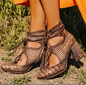 Zapatos de Tacón FREEBIRD by STEVEN “Joyce” Marrón Cuero de Cocodrilo Repujado Encaje Talla 9 - Imagen 1 de 11