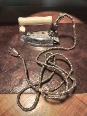 Vintage General Electric (159F68)Hotpoint Calrod Iron. Collectable - Image 1 of 4