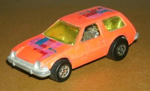 1/64 Scale 1970's AMC Pacer Diecast Car (Packin' Pacer) Hot Wheels #2015 Orange - Picture 1 of 6