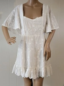 Showpo Sz 6 White Dress 3D Embroidered Fancy A Spritz Floral Coquette Romantic - Picture 1 of 12