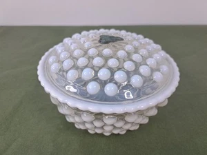 Piatto polvere vetro pietra di luna opalescente vintage anni 40 con coperchio piano cottura caramelle o piccoli - Foto 1 di 5