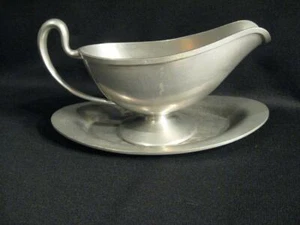 WILCOX P 51 PEWTER FOOTED GRAVY BOAT WITH UNDERPLATE - Picture 1 of 1