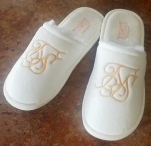 SIKSILK WOMEN'S SLIPPERS SLIP ON WHITE GOLD STITCHING SIZE 8.5 NIB - Picture 1 of 9