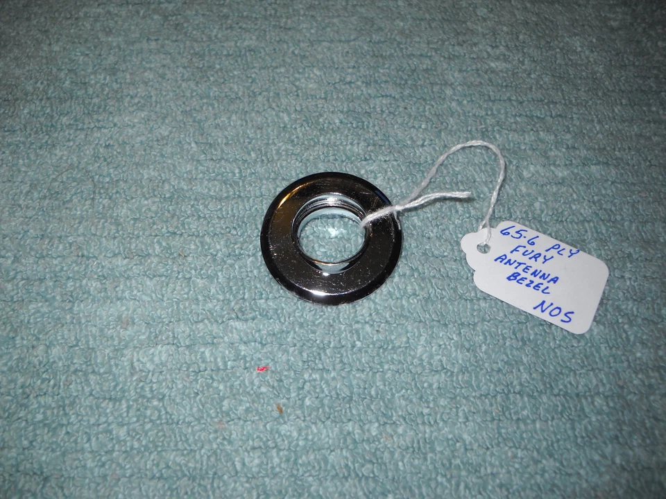 Nuevo de Lote Antiguo Mopar 1965-1966 Plymouth Fury Cromo Antena Base Bisel ¡Bonito! Foto 1 de 1