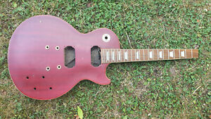 vintage body (!)  of a electrical guitar,  for parts!