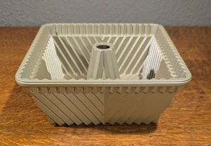 Nordic Ware Bundt Squared Platinum Collection Gold 10 Cup Cake Pan Cast Aluminum - Imagen 1 de 6