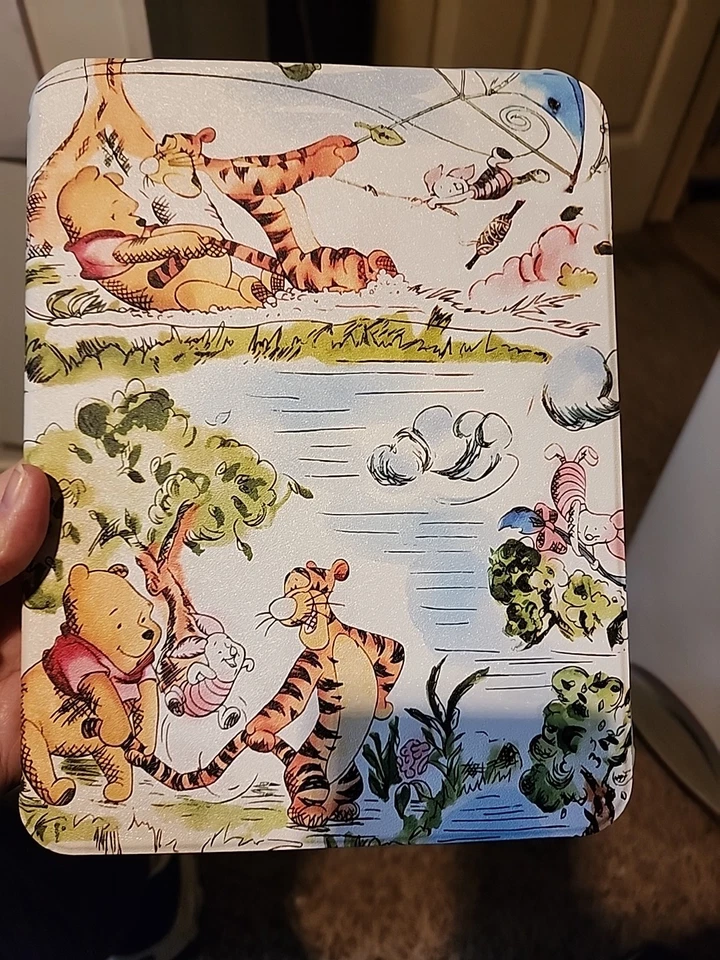 Capa iPad Boyue Rotate 10, 10.9 Winnie The Pooh Bear And Eyeore - Imagem 1 de 4