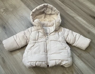 Zara Baby пуховик пальто размер 9-12 месяцев зимние вибрации ~ с капюшоном, мех отделки мягкий и уютный - Изображение 1 из 4