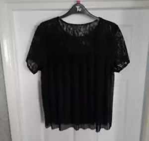 PRIMARK LADIES BLACK TOP LACE KNIFE PLEAT SHORT SLEEVE LACE PANEL INSERT SZ 14 - Picture 1 of 3