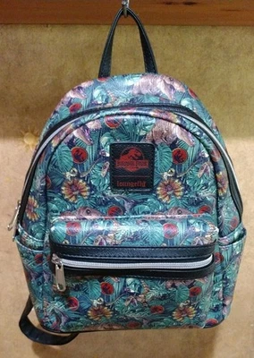 Mini mochila G2U Loungefly Jurassic Park 30th Dinosaur Jungle exclusiva de EE Foto 1 de 4