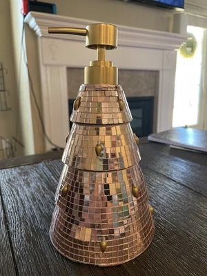 Dispensador de jabón para árbol de Navidad con mosaico de vidrio espejado rosa Lt con bomba tono dorado Foto 1 de 4