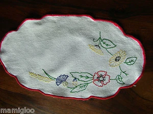 napperon ovale ancien blanc broderie  main @mat  - Picture 1 of 1