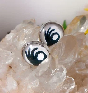 Ohr Stecker 14 mm Cabochon Glas Hand Fuß Motivwahl schwarz weiss  - Bild 1 von 20