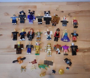 Roblox Toys Action Mini Figures Lot Of 20ish Figures + Extras - Picture 1 of 6