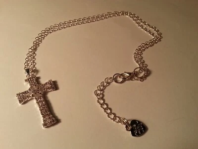 Auktion: Versilberte Kette mit Kreuzanhänger aus Diamantenkristall, hand made - Bild 1 von 4