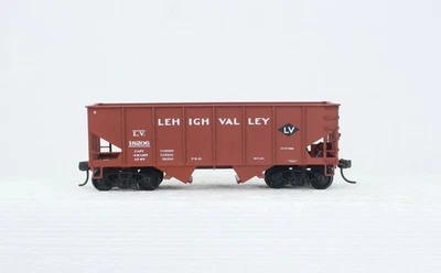 HO Scale Accurail Lehigh Valley 55 Ton Twin Hopper LV 18206 Excellent - Image 1 of 4