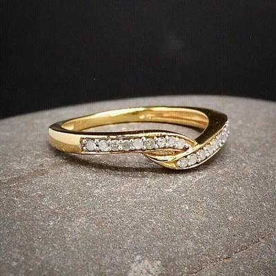 Impresionante anillo de boda para mujer moissanita corte redondo enchapado en oro amarillo de 14K Foto 1 de 4