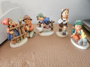 Schönes Set mit 5 klassischen Hummel Figuren - zusammen verkauft wie abgebildet. - Bild 1 von 3