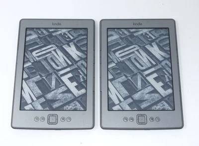 Lote de 2 lectores de libros electrónicos Amazon Kindle 4ta generación en funcionamiento modelo D01100 Foto 1 de 4