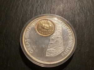 Prädezimalisierung versilberte & vergoldete Inlay 1955 Farthing Münze ohne COA - Bild 1 von 5