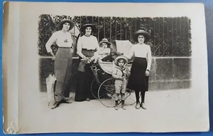 Très ancienne photo de Famille et de Mode des années 1900/1930 Format CPA N°22 - Imagen 1 de 2