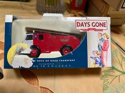 Lledo Days Gone DG060015 Dennis F8 Fire Engine Suffolk County Fire Brigade - Image 1 of 2