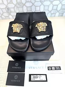 NUOVO VERSACE Gomma Nero Oro Medusa Gomma Scivoli Piscina Donna (39 EU) (8.5/9 US) - Foto 1 di 12