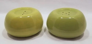 MALIBU MODERN by Hollydale California Pottery Chartruese Green Salt & Pepper Set - Picture 1 of 5