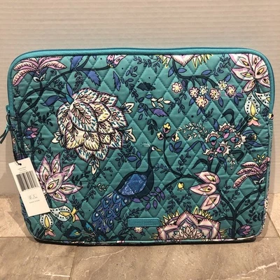*NUEVO* VERA BRADLEY 14 pulgadas Acolchado Algodón Funda para Laptop Pavo Real Jardín Azul Teal Foto 1 de 4
