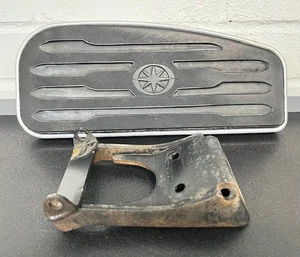 Yamaha Road Star XV1600 Front Right Footrest and Bracket *OEM 4WM-27420-00-00 - Picture 1 of 9
