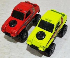 2 Hot Wheels Gulch Stepper con ruote CT rosse e neon sfuse usate (4055) - Foto 1 di 11