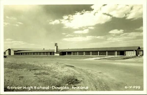 Postal con foto real de RPPC Senior High School Douglas Arizona - Imagen 1 de 2