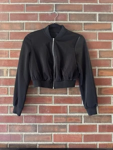 kleine schwarze Cropped Jacke Full Zip - Bild 1 von 4