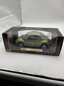 Maisto Volkswagen New Beetle Green Special Edition 1/18 Scale Vintage Diecast - Picture 1 of 8