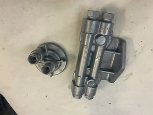 Soporte de filtro de aceite remoto doble Pleasurecraft para motores internos modelo V8 GM. Uso - Imagen 1 de 6