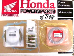 NUEVO KIT DE EMBRAGUE ORIGINAL HONDA FABRICANTE DE EQUIPOS ORIGINALES 1999-2014 TRX400EX/X CON 2 JUNTAS DE CUBIERTA - Imagen 1 de 3