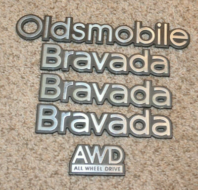 1986-1994 OLDSMOBILE OLDS BRAVADA EMBLEMS BADGES DECALS AUTHENTIC SET Foto 1 de 4