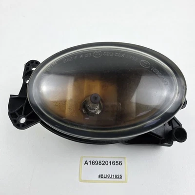 2006-2010 Mercedes-Benz C230 Front Right Fog Light A1698201656 - Image 1 of 4