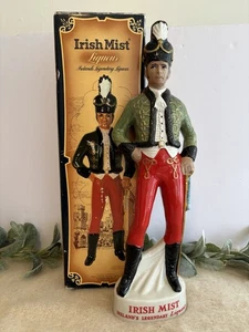 Bottiglia da collezione Irish Mist con scatola vuota soldatino ceramica dipinto a mano - Foto 1 di 12