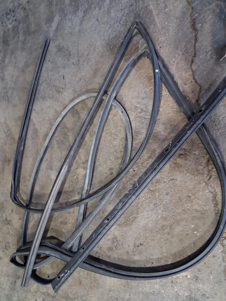 Junta goma parabrisas Toyota Rav4 2011 Foto 1 de 1